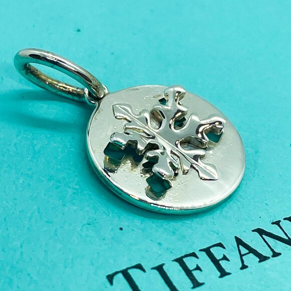 Tiffany & Co. Snowflake Charm Pendant Sterling Silver (Hallmark Missing) - Picture 3 of 9
